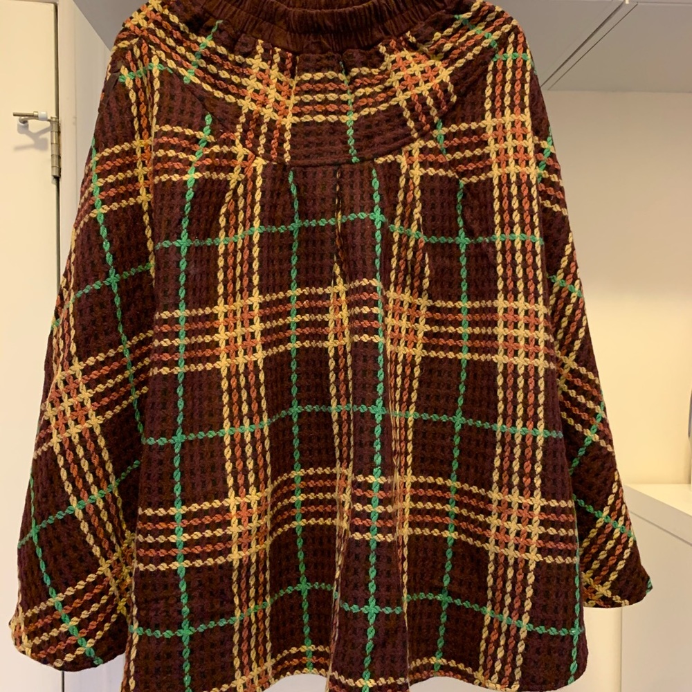 Patterned woolen skirt